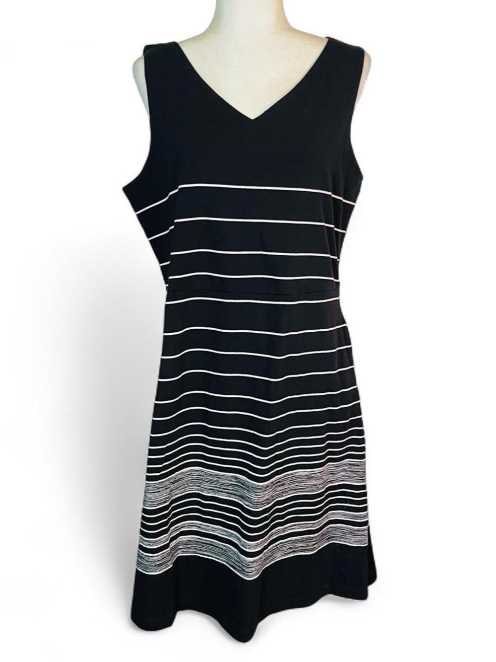 NWT T by Talbots Size Large L Sleeveless Shift Dress Black White Stripes Stretch